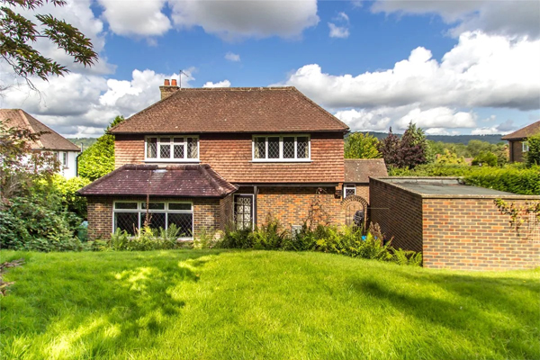 Oxted Builder {{brizy_dc_image_alt imageSrc=